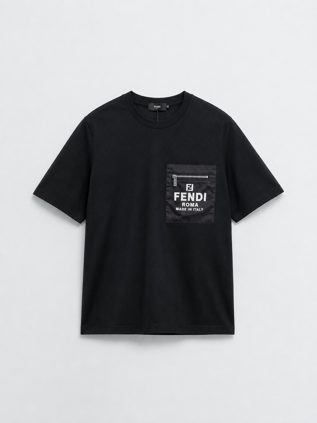 Camiseta Importada Fendi com bolso em ziper